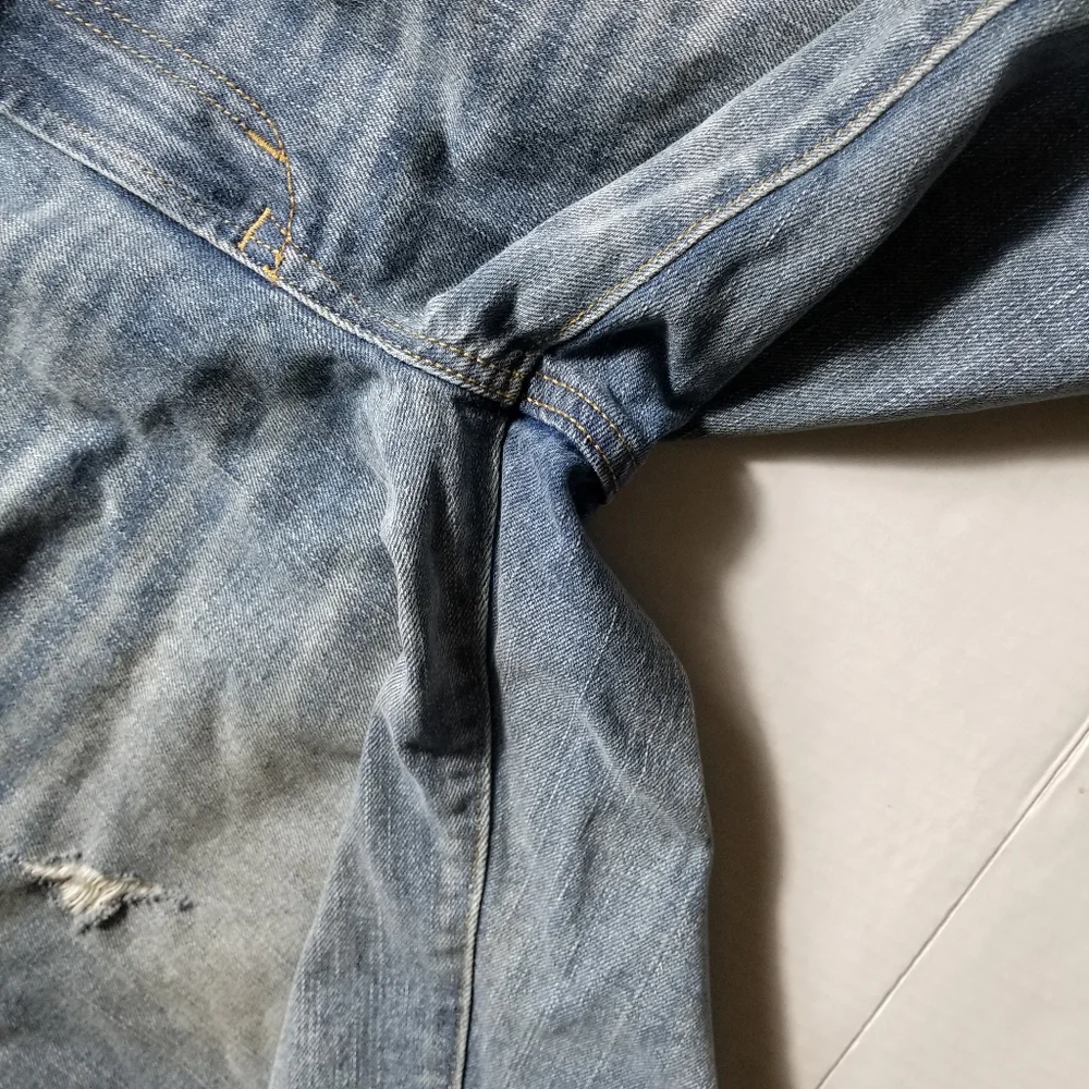 URBAN MEN'S DISTRESSED JEAN SHORTS SIZE 40